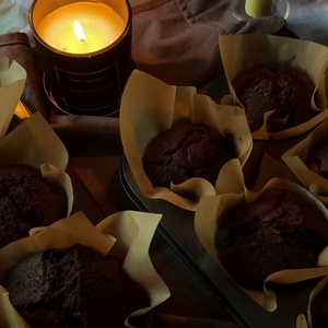 Шоколадные маффины с кусочками молочного шоколада